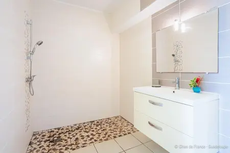 Paradise Bay Cozy studio by the sea, Appartement en bord de mer avec piscine - Photo 8