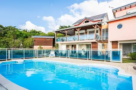 Complexe entier-Résidence-Villa-Salle de Bain amenagée-Vue mer, Villa en Guadeloupe avec piscine extérieure - Photo 1
