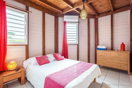 Complexe entier-Résidence-Villa-Salle de Bain amenagée-Vue mer, Villa en Guadeloupe avec piscine extérieure - Photo 2