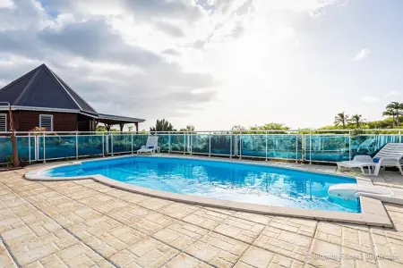 Complexe entier-Résidence-Villa-Salle de Bain amenagée-Vue mer, Villa en Guadeloupe avec piscine extérieure - Photo 11