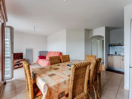 Appartement charmant avec piscine au 1er étage, proche centre et lac, 4 personnes - Photo 4