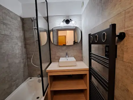 Appartement 2 pièces au pied de la télécabine avec animaux admis et parking - Photo 3