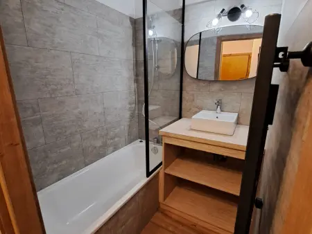 Appartement 2 pièces au pied de la télécabine avec animaux admis et parking - Photo 12