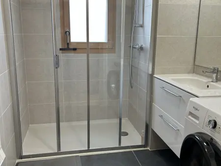 Appartement moderne 2 chambres, WIFI & Parking, Arâches-la-Frasse - Photo 3