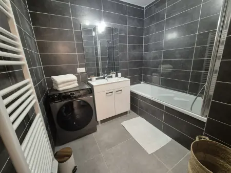 Appartement neuf 3 chambres avec jardin et parking à Arâches-la-Frasse - Photo 9