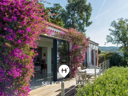 Villa méditerranéenne avec piscine à débordement - Photo 1