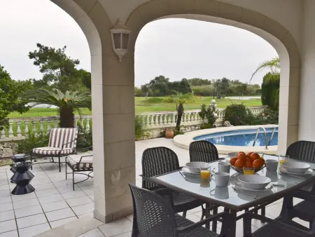 Chalet Luxueux à Oliva Nova Golf avec Jardin et Confort Moderne - Photo 1