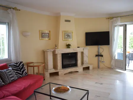 Chalet Luxueux à Oliva Nova Golf avec Jardin et Confort Moderne - Photo 4