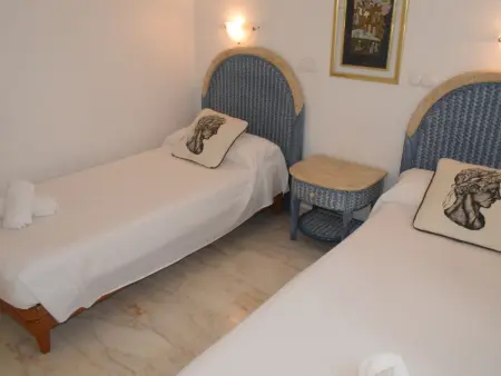 Chalet Luxueux à Oliva Nova Golf avec Jardin et Confort Moderne - Photo 17