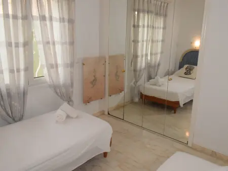 Chalet Luxueux à Oliva Nova Golf avec Jardin et Confort Moderne - Photo 18