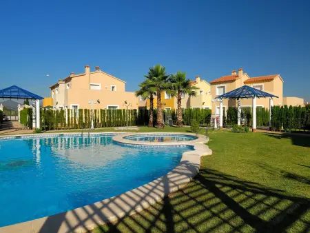 Maison de ville confortable à Oliva Nova Golf avec jardin, terrasse et parking - Photo 3