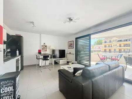 Superbe T2 moderne avec terrasse, climatisation et parking à La Ciotat - Photo 2