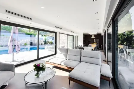 Résidence Villa D&rsquo;architecte Avec Piscine Chauff&eacute;e Pour 10 !, Villa à Mandelieu avec piscine chauffée - Photo 2