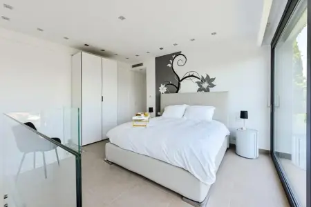 Résidence Villa D&rsquo;architecte Avec Piscine Chauff&eacute;e Pour 10 !, Villa à Mandelieu avec piscine chauffée - Photo 13