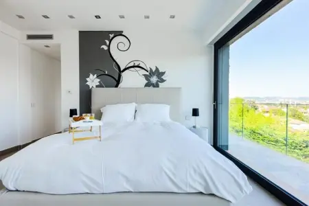 Résidence Villa D&rsquo;architecte Avec Piscine Chauff&eacute;e Pour 10 !, Villa à Mandelieu avec piscine chauffée - Photo 15