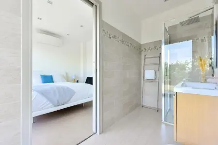 Résidence Villa D&rsquo;architecte Avec Piscine Chauff&eacute;e Pour 10 !, Villa à Mandelieu avec piscine chauffée - Photo 28
