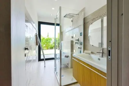 Résidence Villa D&rsquo;architecte Avec Piscine Chauff&eacute;e Pour 10 !, Villa à Mandelieu avec piscine chauffée - Photo 50