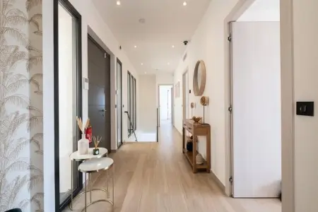 Résidence Maison D'architecte Avec Piscine Chauff&eacute;e & Sublime Vue Mer, Maison à Mandelieu avec piscine chauffée et vue - Photo 11