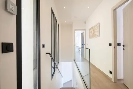 Résidence Maison D'architecte Avec Piscine Chauff&eacute;e & Sublime Vue Mer, Maison à Mandelieu avec piscine chauffée et vue - Photo 12
