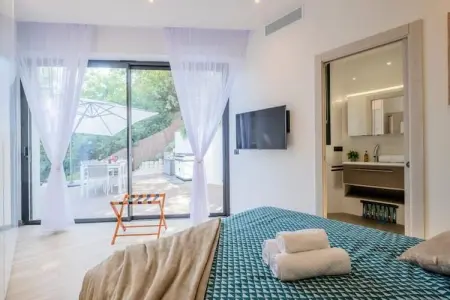 Résidence Maison D'architecte Avec Piscine Chauff&eacute;e & Sublime Vue Mer, Maison à Mandelieu avec piscine chauffée et vue - Photo 17