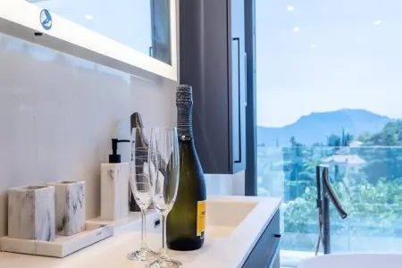 Résidence Maison D'architecte Avec Piscine Chauff&eacute;e & Sublime Vue Mer, Maison à Mandelieu avec piscine chauffée et vue - Photo 35