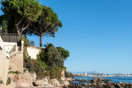 Résidence C&ocirc;te D&rsquo;azur, Vue Mer, Tennis, Plage, Appartement à Golfe-Juan avec vue sur la mer - Photo 4