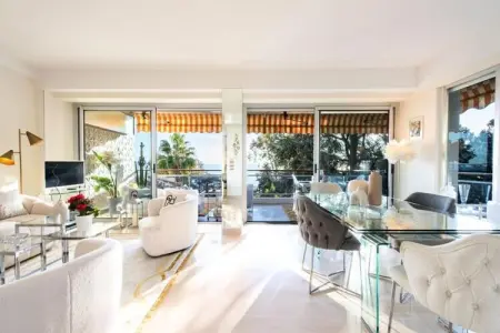 Résidence C&ocirc;te D&rsquo;azur, Vue Mer, Tennis, Plage, Appartement à Golfe-Juan avec vue sur la mer - Photo 5