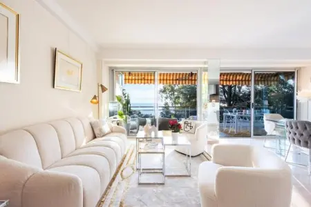 Résidence C&ocirc;te D&rsquo;azur, Vue Mer, Tennis, Plage, Appartement à Golfe-Juan avec vue sur la mer - Photo 7