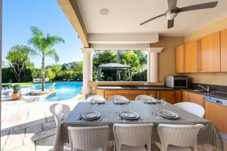 Résidence Villa 330m2, 6 Chambres, Piscine Chauff&eacute;e Jacuzzi, Villa à Cannes avec piscine chauffée et jacuzzi - Photo 1