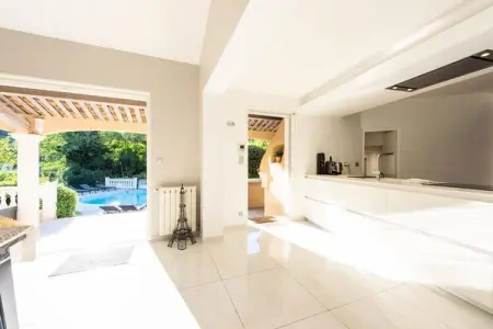 Résidence Villa 330m2, 6 Chambres, Piscine Chauff&eacute;e Jacuzzi, Villa à Cannes avec piscine chauffée et jacuzzi - Photo 4
