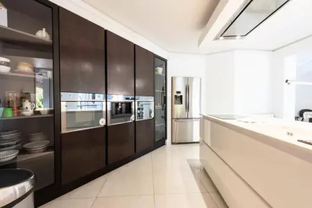 Résidence Villa 330m2, 6 Chambres, Piscine Chauff&eacute;e Jacuzzi, Villa à Cannes avec piscine chauffée et jacuzzi - Photo 6