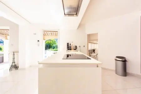 Résidence Villa 330m2, 6 Chambres, Piscine Chauff&eacute;e Jacuzzi, Villa à Cannes avec piscine chauffée et jacuzzi - Photo 7
