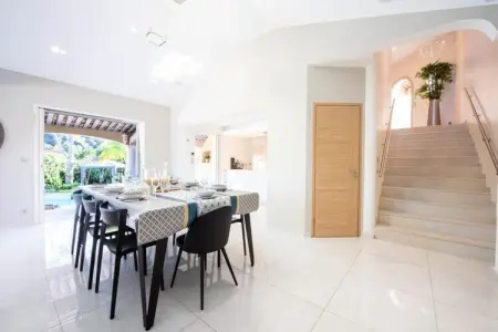 Résidence Villa 330m2, 6 Chambres, Piscine Chauff&eacute;e Jacuzzi, Villa à Cannes avec piscine chauffée et jacuzzi - Photo 15