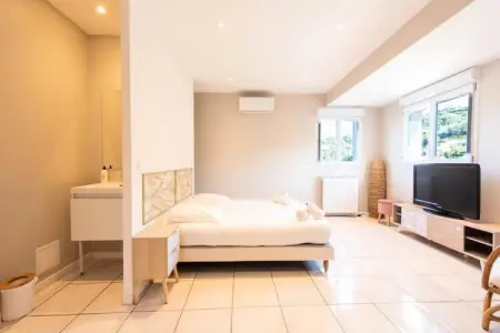 Résidence Villa 330m2, 6 Chambres, Piscine Chauff&eacute;e Jacuzzi, Villa à Cannes avec piscine chauffée et jacuzzi - Photo 16