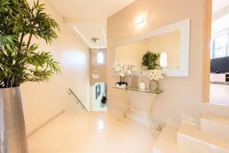 Résidence Villa 330m2, 6 Chambres, Piscine Chauff&eacute;e Jacuzzi, Villa à Cannes avec piscine chauffée et jacuzzi - Photo 18