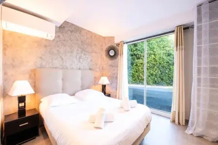 Résidence Villa 330m2, 6 Chambres, Piscine Chauff&eacute;e Jacuzzi, Villa à Cannes avec piscine chauffée et jacuzzi - Photo 25