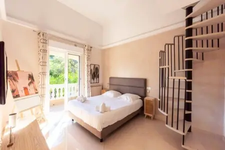 Résidence Villa 330m2, 6 Chambres, Piscine Chauff&eacute;e Jacuzzi, Villa à Cannes avec piscine chauffée et jacuzzi - Photo 32