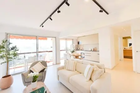 Résidence 2p Standing, Plage &agrave; Pied, Vue Mer, Garage., Appartement à Golfe-Juan avec vue sur la mer - Photo 9