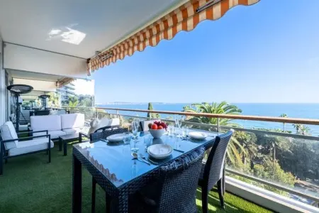 Résidence Appartement Avec Terrasse, Piscine & Acc&egrave;s Plage, Appartement à Golfe-Juan avec vue sur la mer - Photo 10