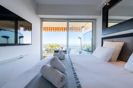 Résidence Appartement Avec Terrasse, Piscine & Acc&egrave;s Plage, Appartement à Golfe-Juan avec vue sur la mer - Photo 12