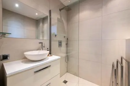 Résidence Appartement Avec Terrasse, Piscine & Acc&egrave;s Plage, Appartement à Golfe-Juan avec vue sur la mer - Photo 15