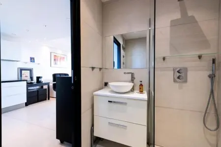 Résidence Appartement Avec Terrasse, Piscine & Acc&egrave;s Plage, Appartement à Golfe-Juan avec vue sur la mer - Photo 18