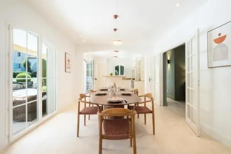 Résidence Bijou De 280m2 Et Piscine &agrave; D&eacute;bordement Au Calme Absolu, Villa à Roquefort avec piscine à débordement - Photo 9