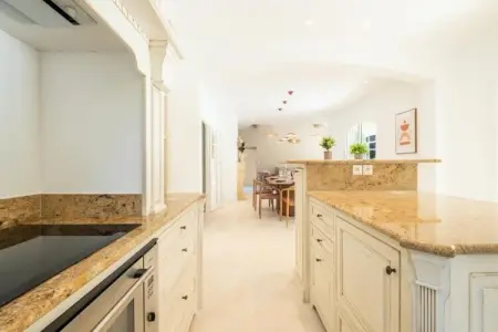 Résidence Bijou De 280m2 Et Piscine &agrave; D&eacute;bordement Au Calme Absolu, Villa à Roquefort avec piscine à débordement - Photo 16