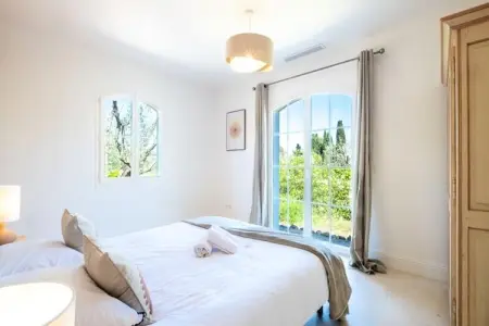 Résidence Bijou De 280m2 Et Piscine &agrave; D&eacute;bordement Au Calme Absolu, Villa à Roquefort avec piscine à débordement - Photo 25