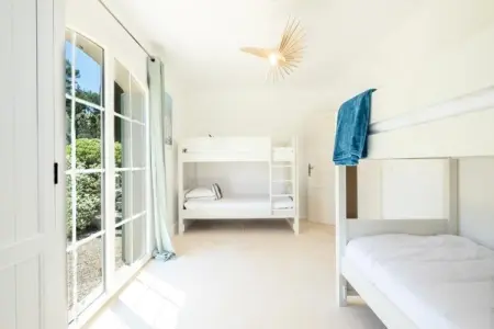Résidence Bijou De 280m2 Et Piscine &agrave; D&eacute;bordement Au Calme Absolu, Villa à Roquefort avec piscine à débordement - Photo 28