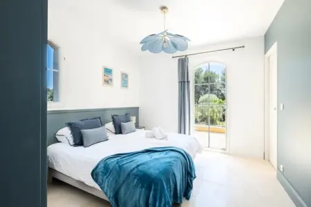Résidence Bijou De 280m2 Et Piscine &agrave; D&eacute;bordement Au Calme Absolu, Villa à Roquefort avec piscine à débordement - Photo 35