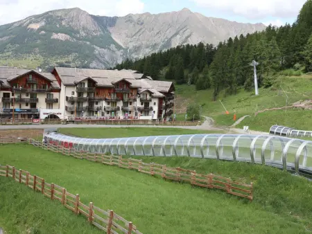 Appartement skis aux pieds Les Orres 1800, balcon - Photo 7