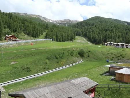 Appartement skis aux pieds Les Orres 1800, balcon - Photo 9