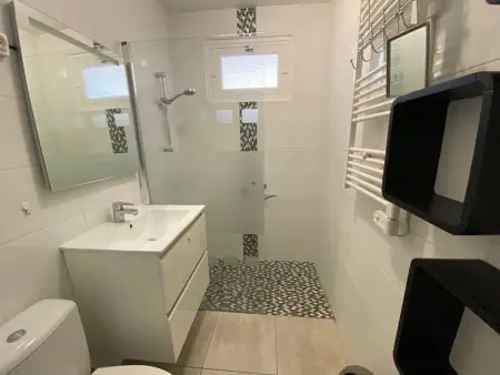 Charmant T2 à Balaruc-les-Bains, proche cures, WiFi, animaux admis, climatisation - Photo 3